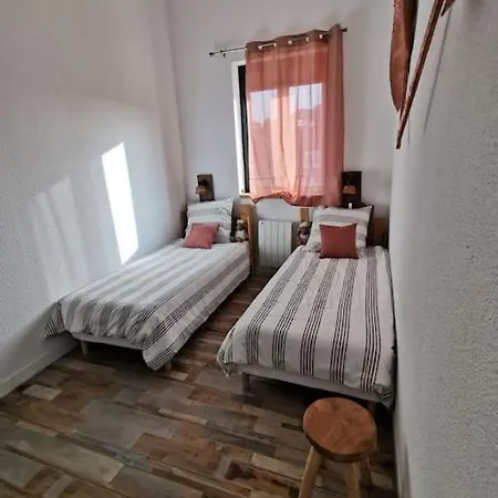 Les Pins Dans L'eau Apartment *