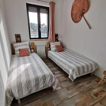 Les Pins Dans L'eau アパート